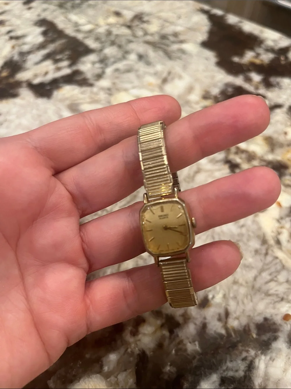 SEIKO vintage no battery Gold-Tone Vintage Ladies Wristwatch